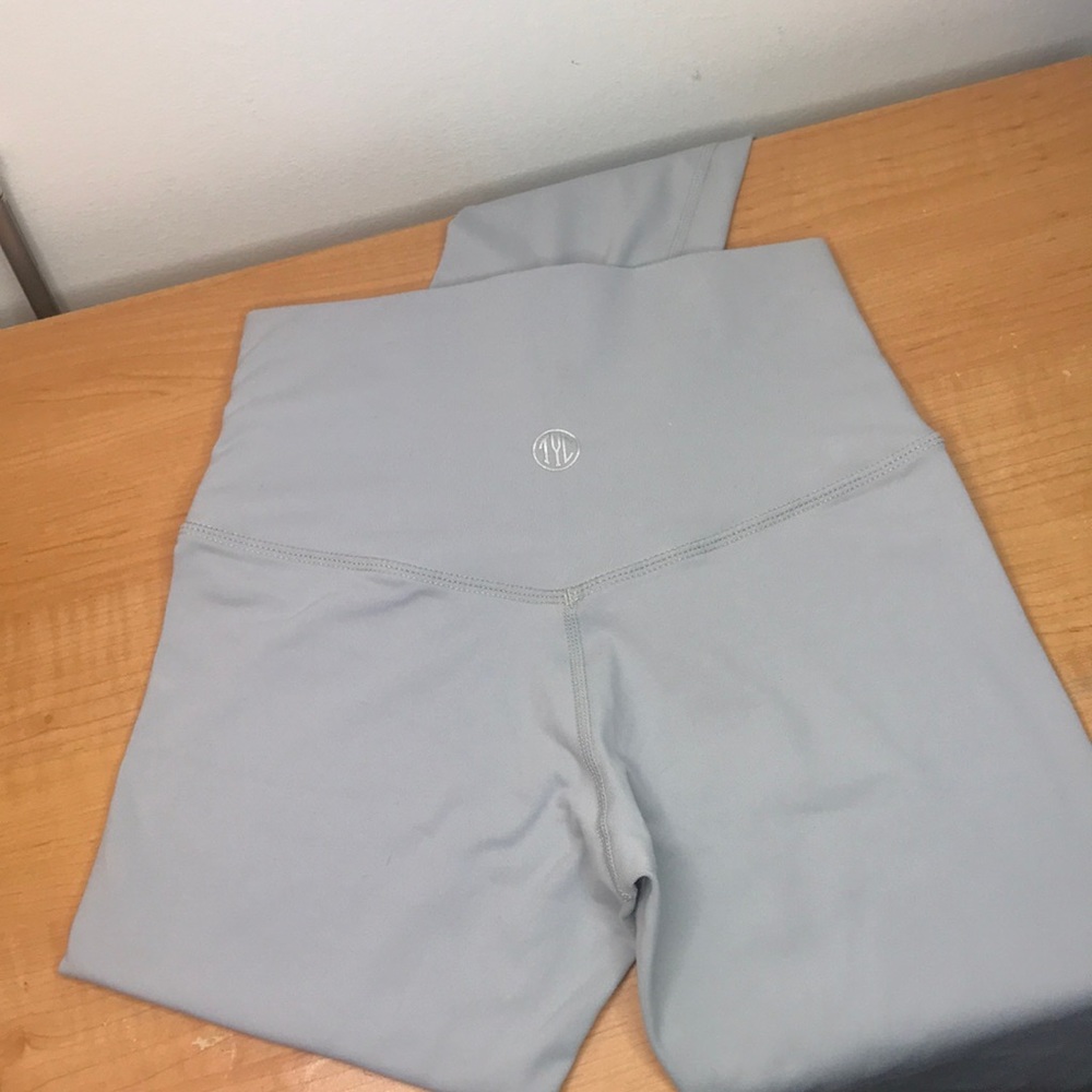 Til You Collapse light grey legging